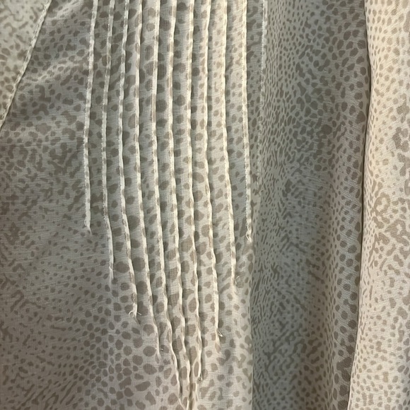 Calvin Klein Jeans cream/ gray spotted, sheer blouse. 3/4 sleeves. Size L - Picture 4 of 9